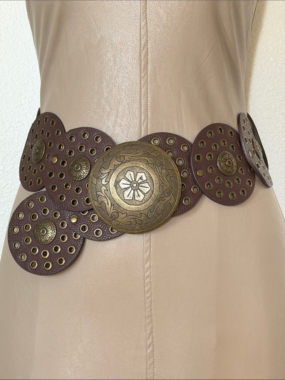 Vintage-Inspired Brown Disc Belt with Brass Medallion